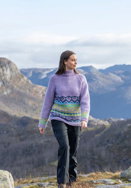 Hovedbilde Ronja genser lys lilla